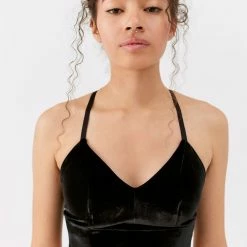 Deals 👍 Women's Beyond Yoga VIP Longline Bra Top Black 🤩