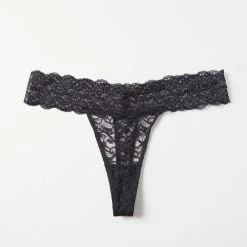 Budget 👏 Women's Out From Under Lace Low-Rise Thong Black 🌟