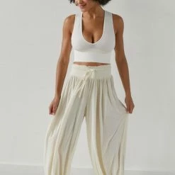 Discount 🛒 Women's Out From Under Hailey Seamless Plunge Bra Top White 🛒 -Out From Under Shop unnamed file 6