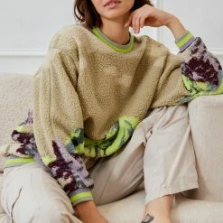 Top 10 😉 Women's Out From Under Sherpa Pullover Sweatshirt Mountain Scene 👏