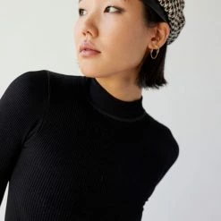 Budget ⭐ Women's Out From Under Dominique Mock Neck Top Black 🔥